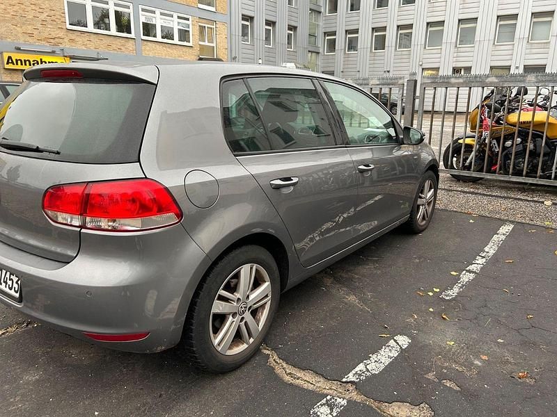 Grau Gebraucht 2012 VW Golf VII Match Limousine | 5.299 € (Guter Preis) - Bild 1/4