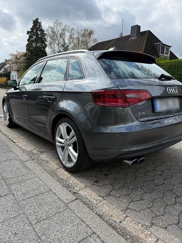 Gebraucht Audi A3 S-Line 180 PS (132 kW) 2015 Grau Limousine