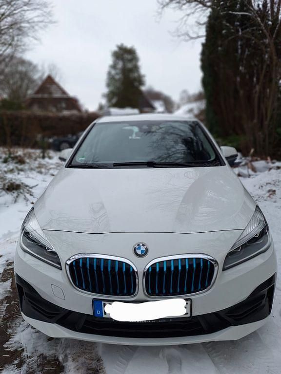 Weiß Gebraucht 2018 BMW 225 Active Tourer iPerformance Van / Kleinbus | 13.650 € (Guter Preis) - Bild 1/4
