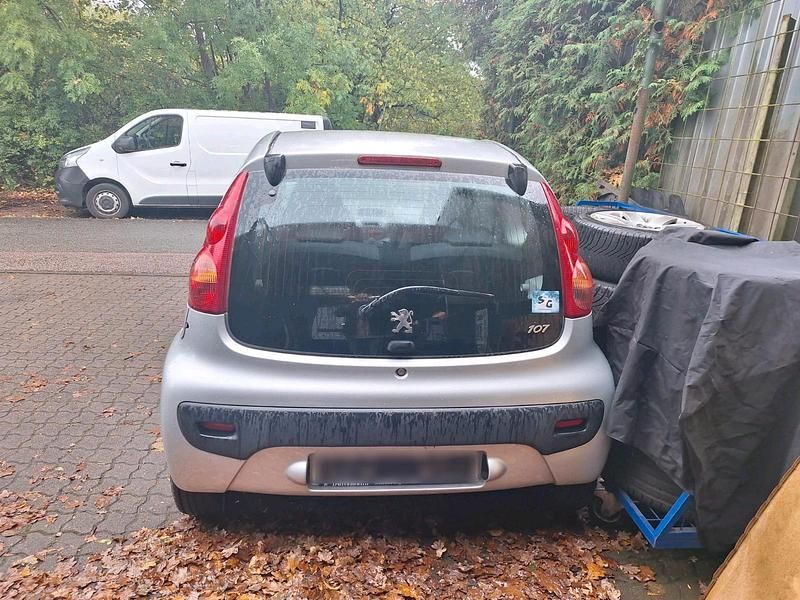 Gebraucht Peugeot 107 68 PS (50 kW) 2008 Silber Kleinwagen
