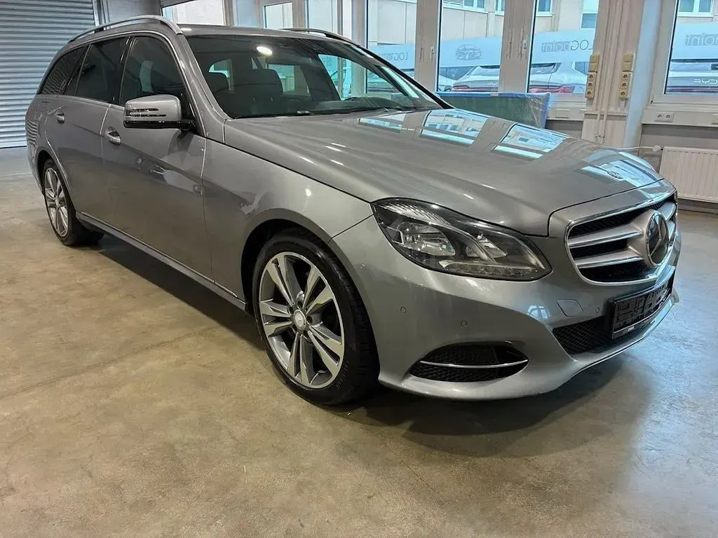Gebraucht Mercedes E250 204 PS (150 kW) 2014 Silber Kombi