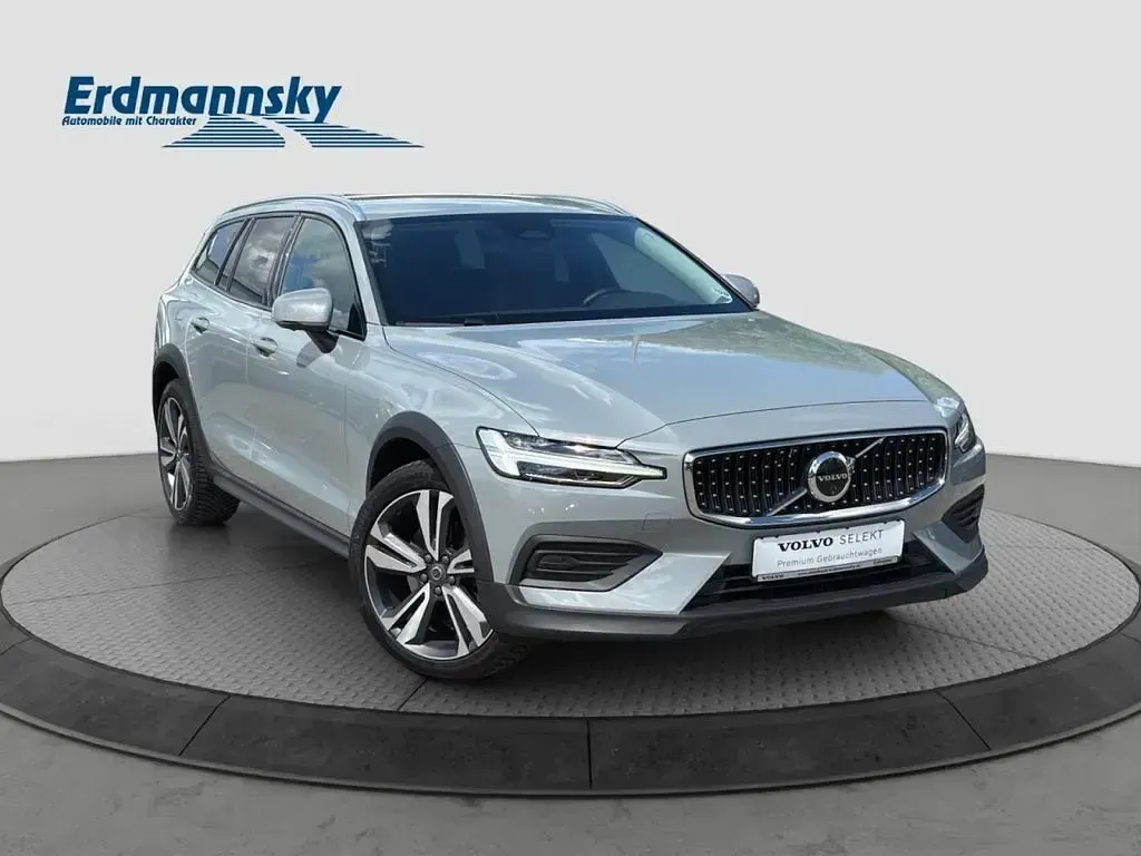 Gebraucht Volvo V60 CC Plus 197 PS (144 kW) 2024 Grau Kombi