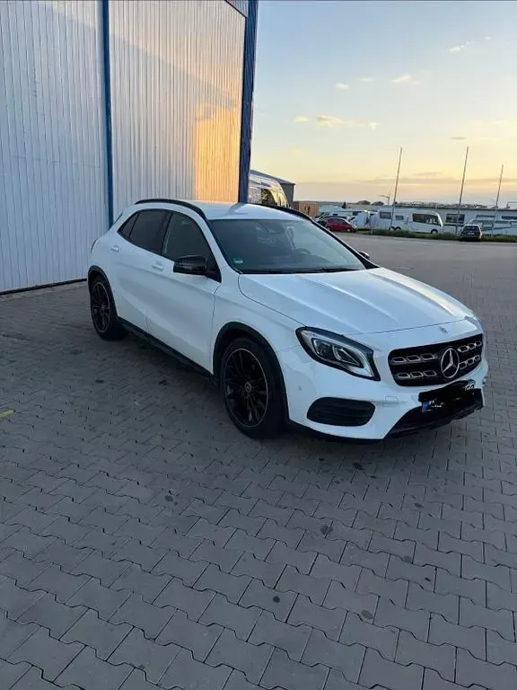 Gebraucht Mercedes GLA200 156 PS (114 kW) 2018 Weiß SUV