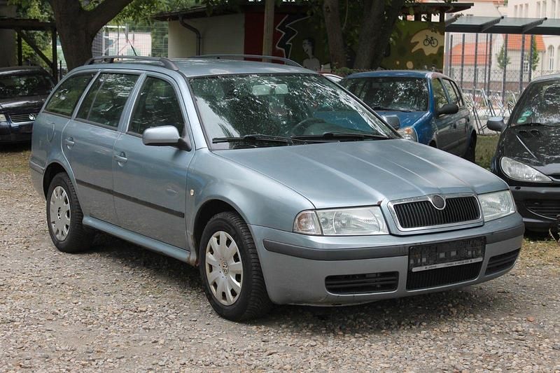 Blau Gebraucht 2001 Skoda Octavia Ambiente Kombi | 999 € (Fairer Preis) - Bild 1/4
