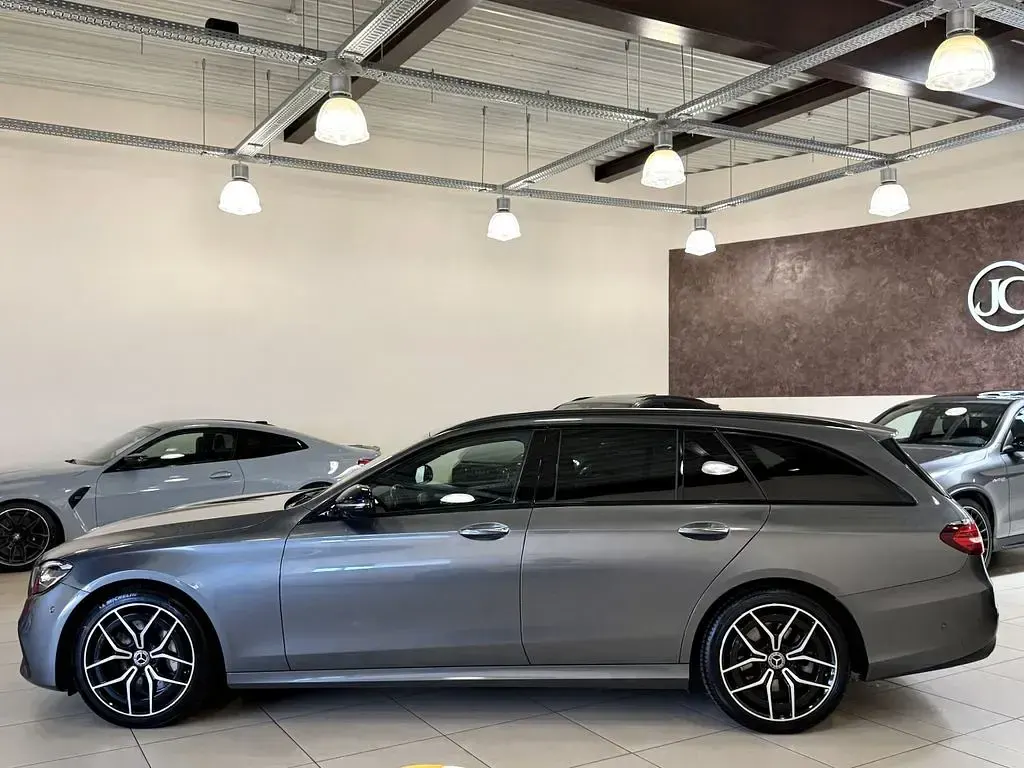 Gebraucht Mercedes E400 AMG line 330 PS (242 kW) 2022 Grau Limousine