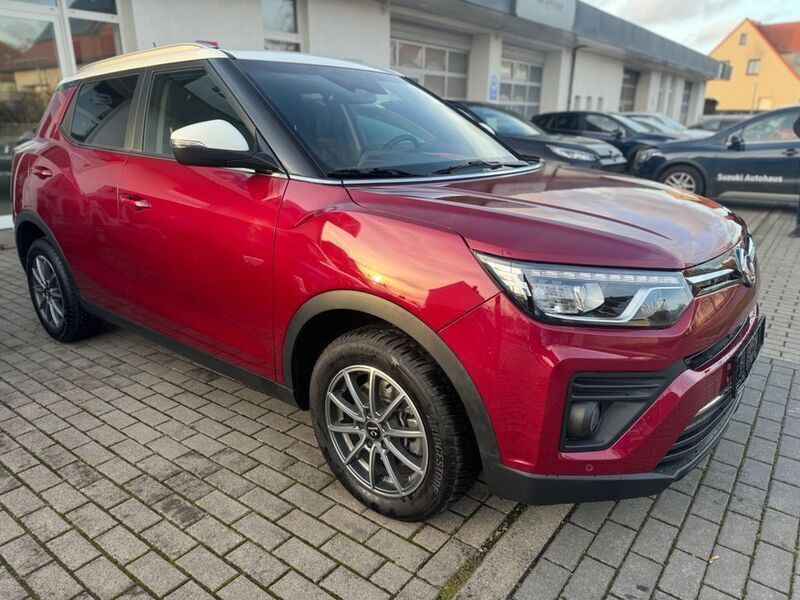 Rot Gebraucht 2023 Ssangyong Tivoli SUV | 21.399 € (Fairer Preis) - Bild 1/4