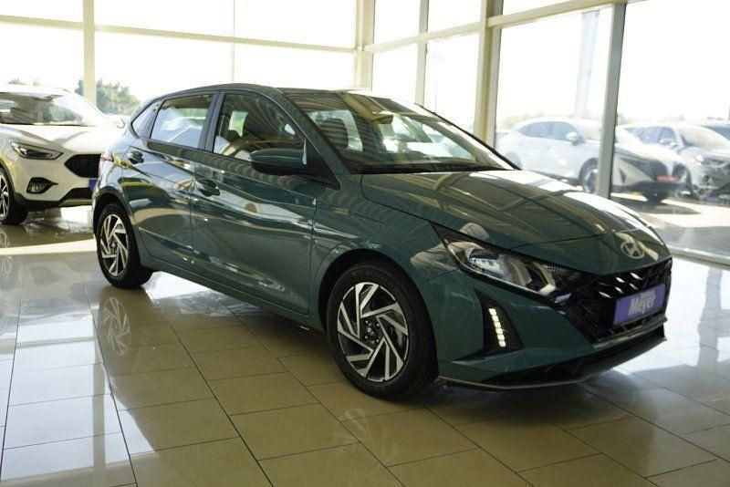 Mangrove green Neu 2025 Hyundai i20 Kleinwagen | 19.610 € (Superpreis) - Bild 1/4