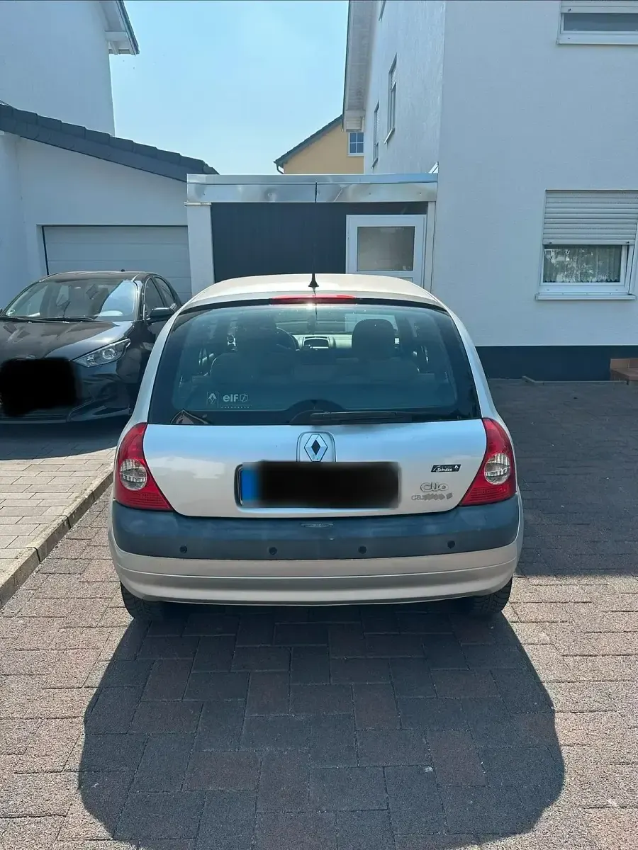 Gebraucht Renault Clio 58 PS (42 kW) 2005 Silber Kleinwagen