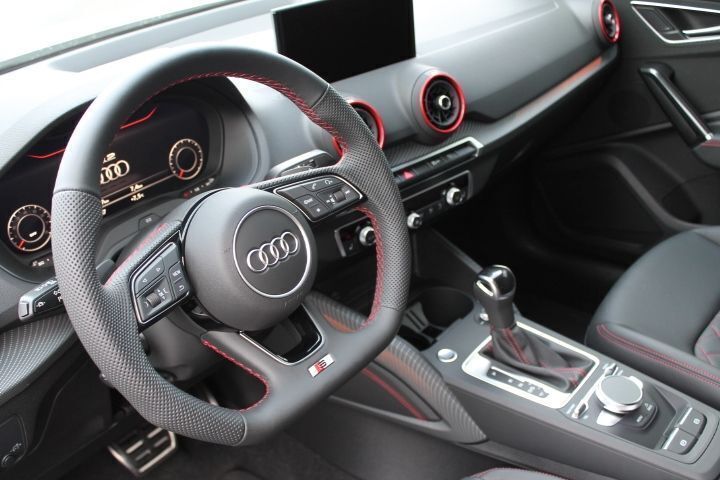 Gebraucht Audi Q2 S-Line 150 PS (110 kW) 2023 Weiß (arkonaweiß) SUV