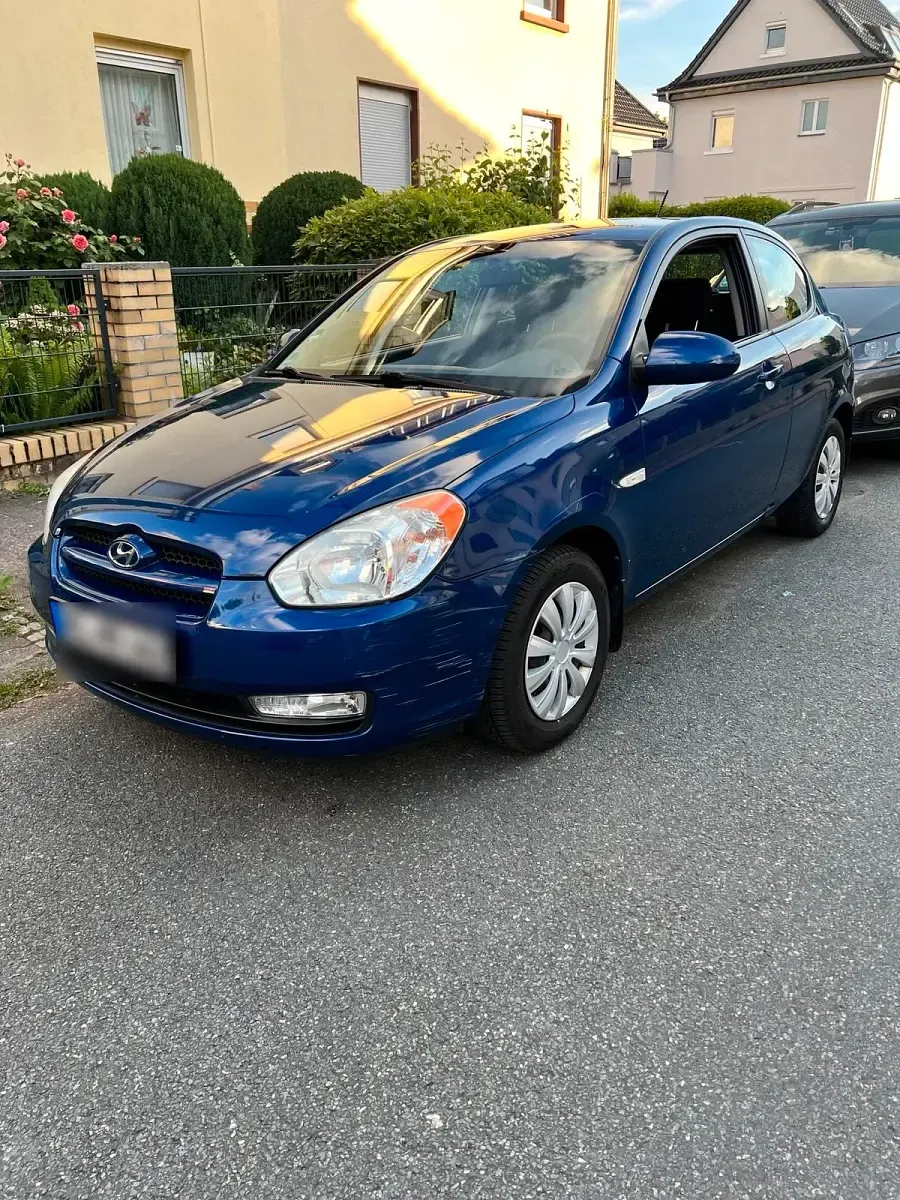Gebraucht Hyundai Accent 97 PS (71 kW) 2009 Blau Kleinwagen