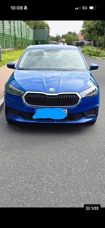 Blau Gebraucht 2022 Skoda Fabia Ambition Kleinwagen | 11.400 € (Superpreis) - Bild 1/4