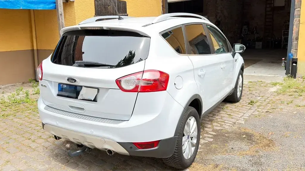 Gebraucht Ford Kuga Individual 140 PS (102 kW) 2011 Weiß SUV