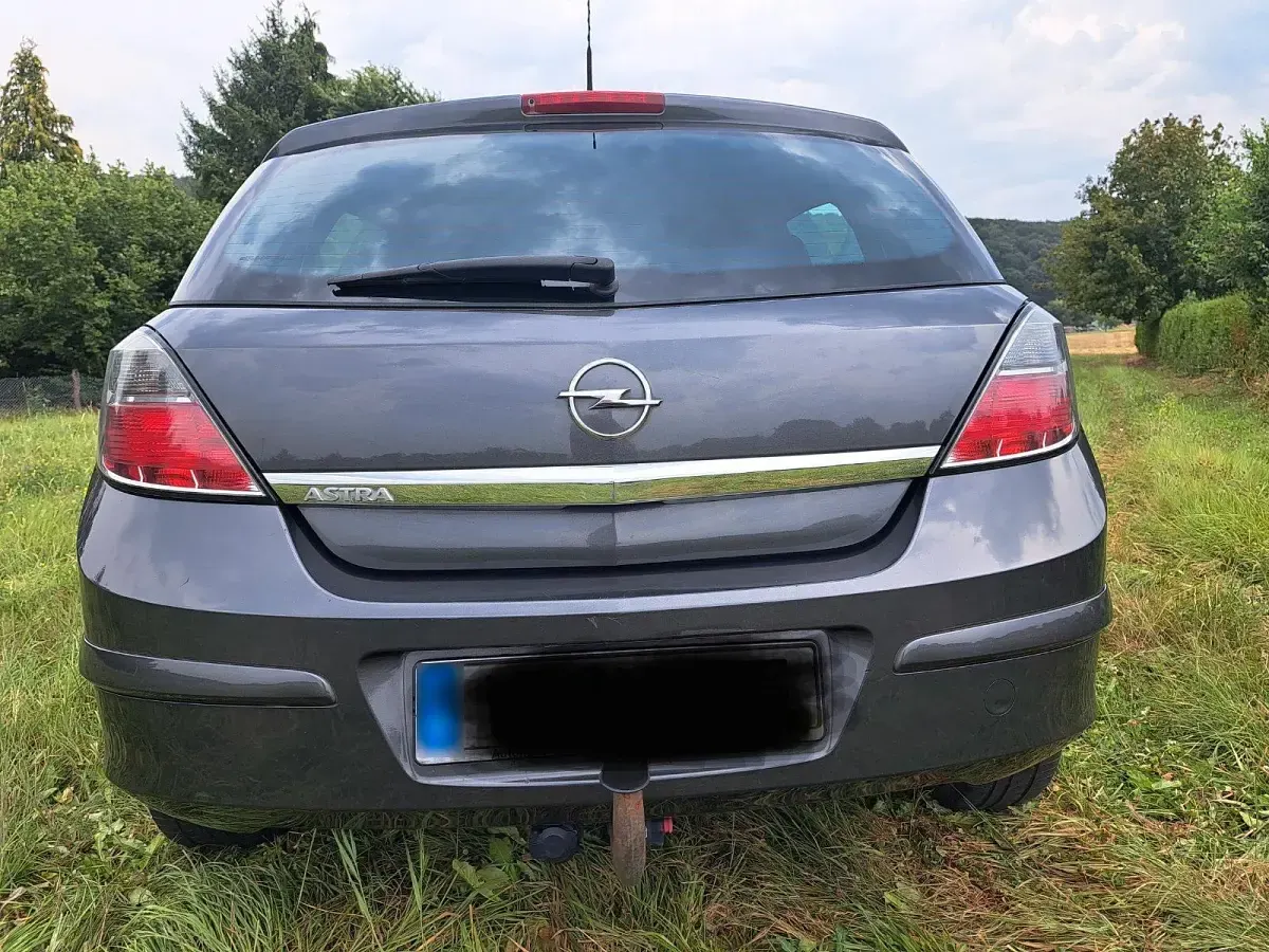 Gebraucht Opel Astra 90 PS (66 kW) 2009 Silber Limousine