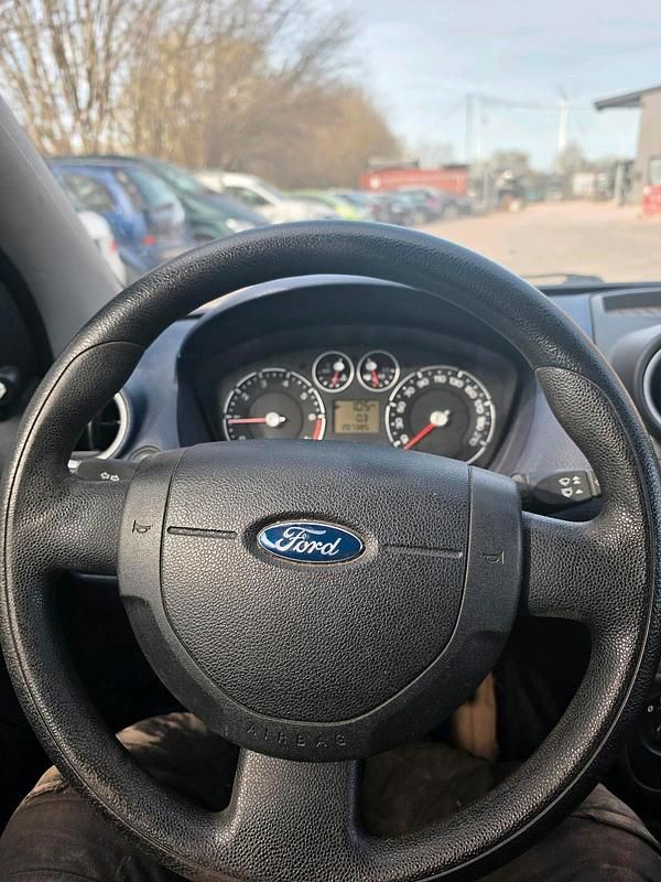 Gebraucht Ford Fiesta 69 PS (50 kW) 2006 Blau Kleinwagen