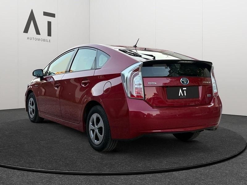 Second-hand Toyota Prius 99 CP (72 kW) 2012 Roșu Berlinǎ