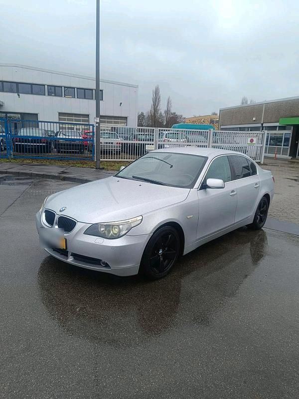 Gebraucht BMW 520 170 PS (125 kW) 2003 Grau Limousine