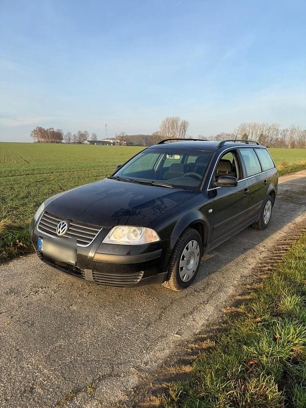 Schwarz Gebraucht 2002 VW Passat Kombi | 999 € (Guter Preis) - Bild 1/4