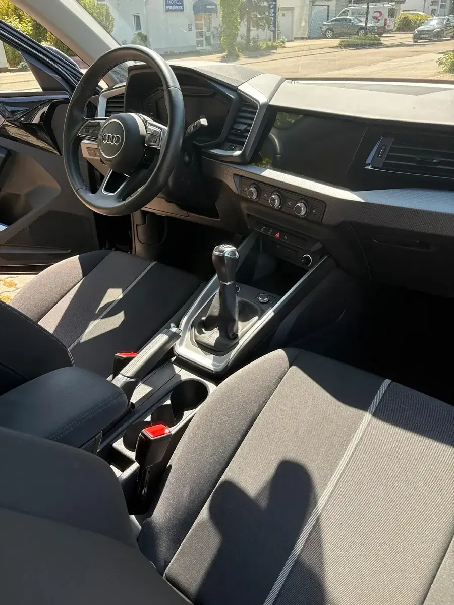Używany Audi A1 85 KM (62 kW) 2024 Czarny SUV