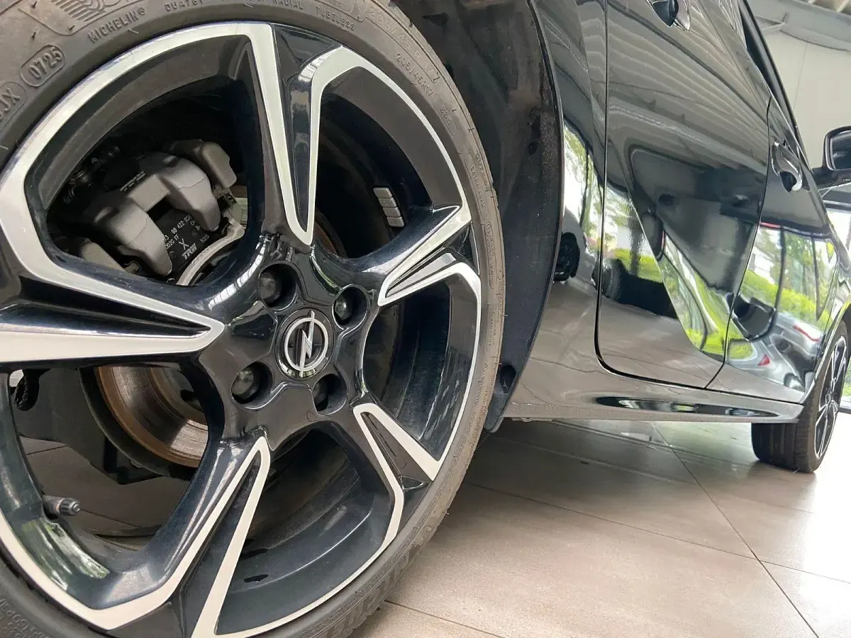 Używany Opel Corsa 145 KM (106 kW) 2025 Czarny Hatchback