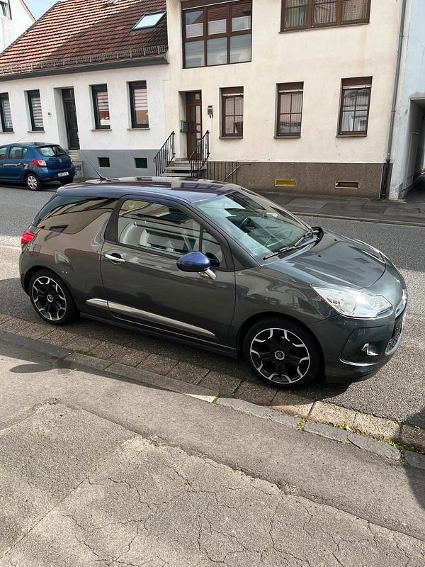 Grau Gebraucht 2013 Citroën DS3 Kleinwagen | 4.999 € (Etwas zu teuer) - Bild 1/4