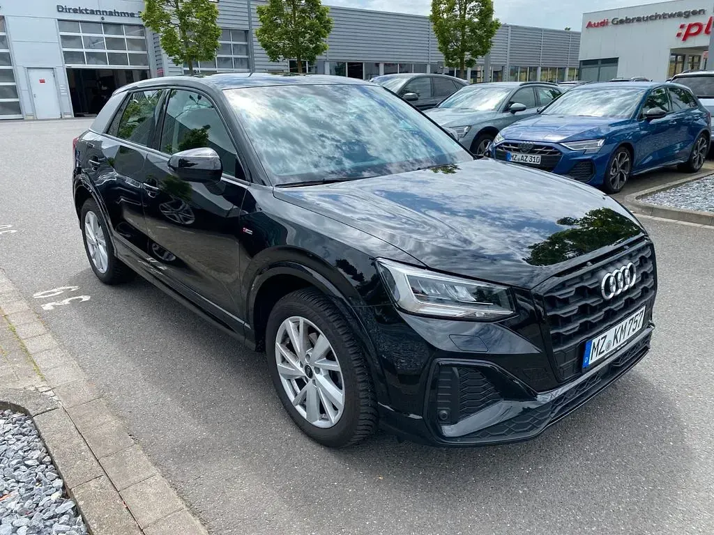 Gebraucht Audi Q2 S-Line 150 PS (110 kW) 2025 Schwarz SUV