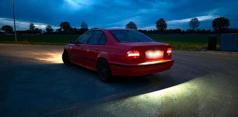 Gebraucht BMW 520 150 PS (110 kW) 2000 Rot Limousine