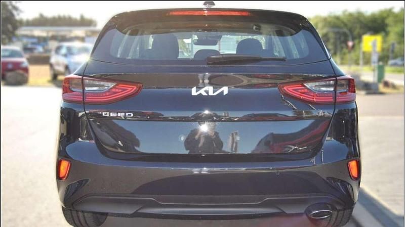 Gebraucht Kia Ceed Vision 101 PS (74 kW) 2024 Zilinaschwarz metallic Kleinwagen