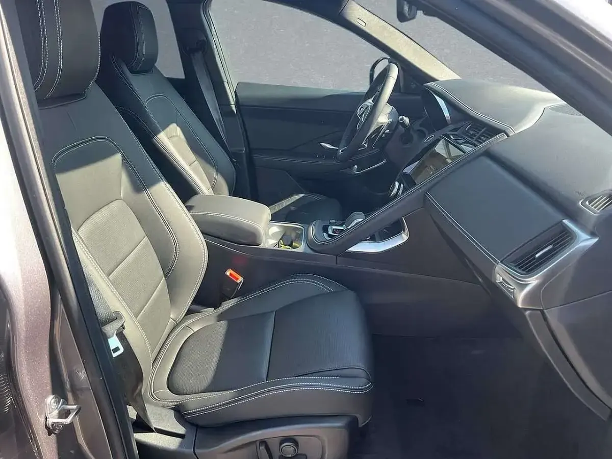 Używany Jaguar E-Pace R-Dynamic 206 KM (151 kW) 2024 Szary SUV