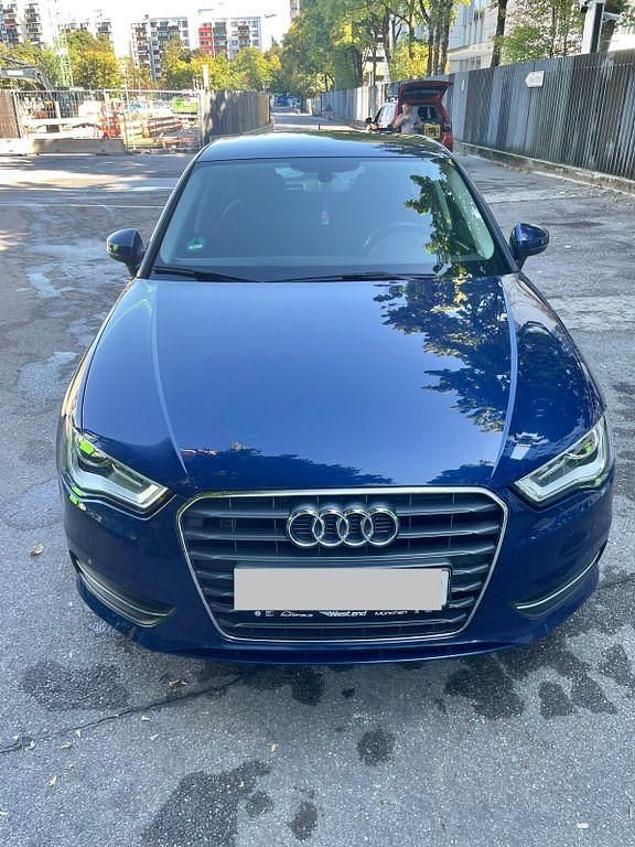 Blau Gebraucht 2015 Audi A3 Sportback Ambiente Limousine | 14.900 € (Fairer Preis) - Bild 1/4