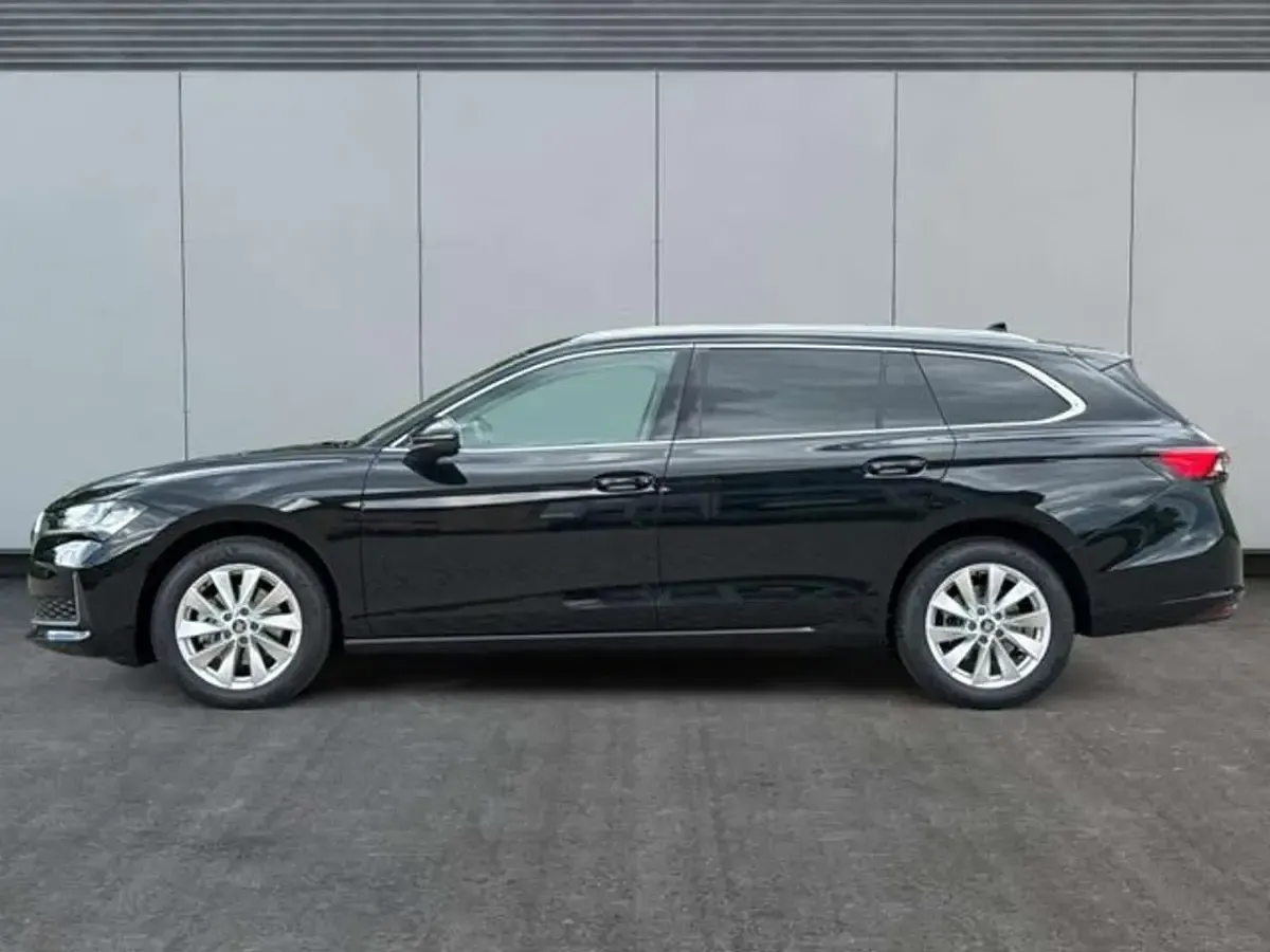Neu Skoda Superb Selection 150 PS (110 kW) 2026 Onyxschwarz metallic/schwarz Kombi