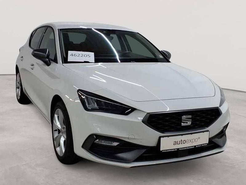 Weiß Gebraucht 2021 Seat Leon FR Kleinwagen | 17.190 € (Guter Preis) - Bild 1/4