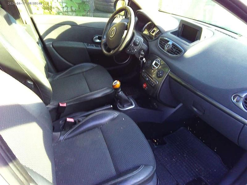Gebraucht Renault Clio GrandTour Luxe 103 PS (75 kW) 2010 Silber Kombi