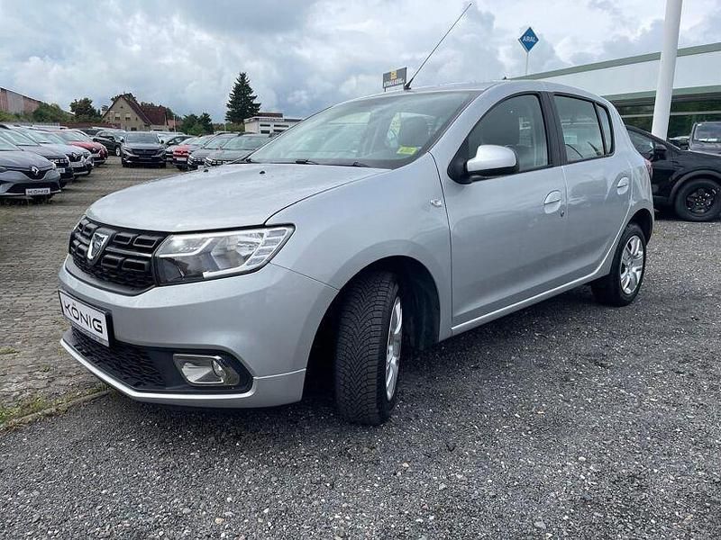 Grau Gebraucht 2017 Dacia Sandero Lauréate Kleinwagen | 7.997 € (Fairer Preis) - Bild 1/4