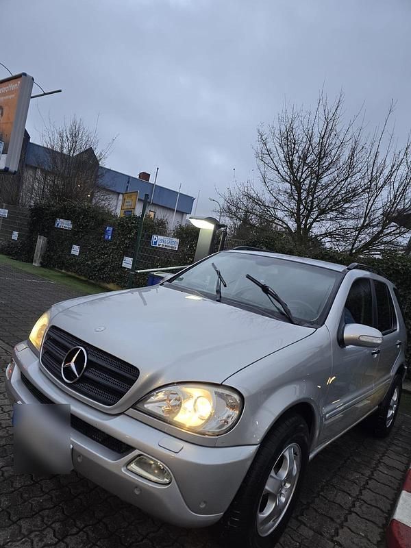Gebraucht Mercedes ML270 163 PS (119 kW) 2003 Grau SUV