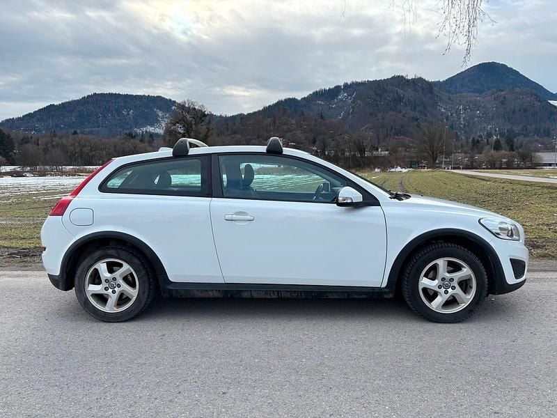 Gebraucht Volvo C30 Kinetic 100 PS (73 kW) 2011 Weiß Kleinwagen