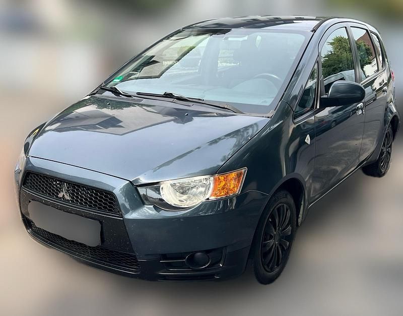 Grau Gebraucht 2009 Mitsubishi Colt Limousine | 3.250 € (Teuer) - Bild 1/4