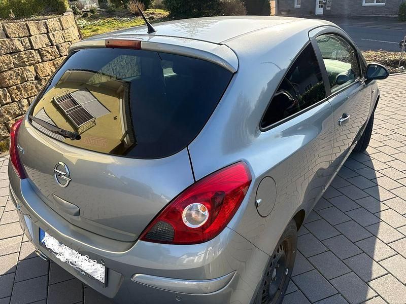 Gebraucht Opel Corsa Edition 87 PS (63 kW) 2011 Silber Kleinwagen
