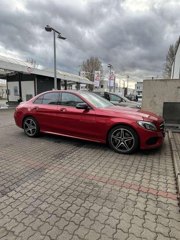 Rot Gebraucht 2017 Mercedes C300 AMG line Limousine | 19.500 € (Etwas zu teuer) - Bild 1/4