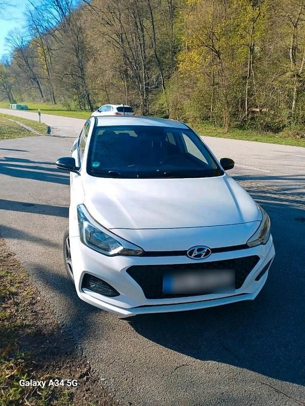 Gebraucht Hyundai i20 84 PS (61 kW) 2019 Weiß Kleinwagen