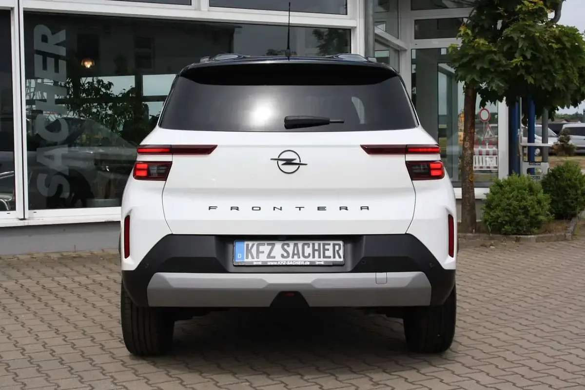 Neu Opel Frontera Ultimate 145 PS (106 kW) 2026 Arktis weiß, dach schwarz SUV