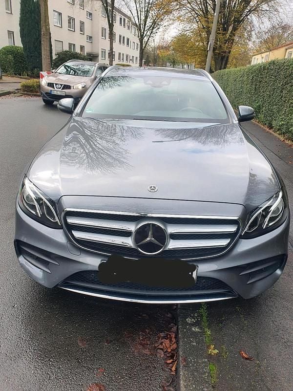 Grau Gebraucht 2019 Mercedes E450 Kombi | 39.000 € (Superpreis) - Bild 1/4
