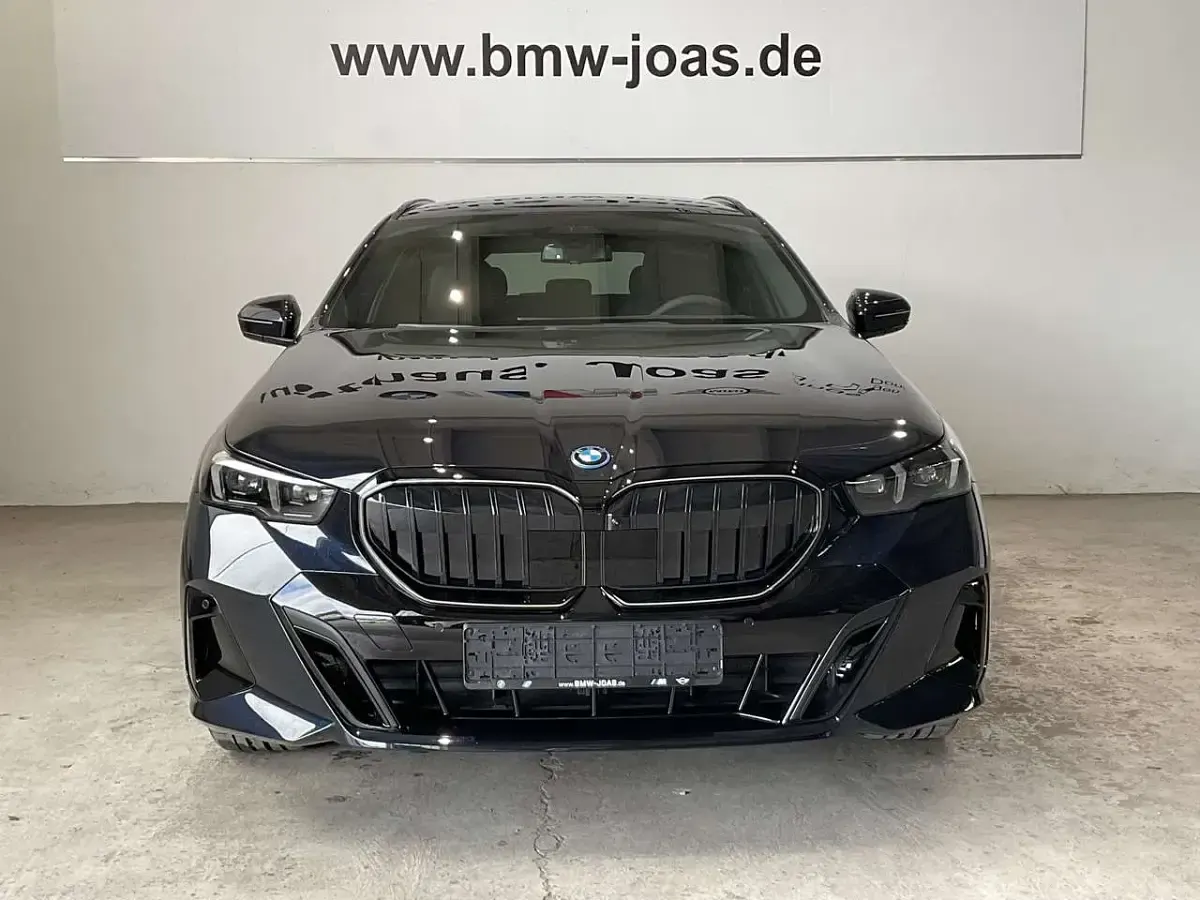 Neu BMW 550e Performance 489 PS (359 kW) 2026 Schwarz Limousine