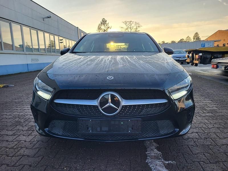 Gebraucht Mercedes A200 150 PS (110 kW) 2021 Schwarz Kleinwagen