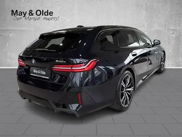 Gebraucht BMW 540 Performance 303 PS (222 kW) 2025 Schwarz Kombi