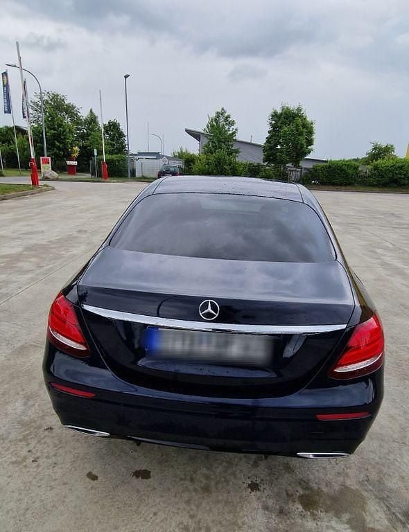 Gebraucht Mercedes E220 AMG 194 PS (142 kW) 2019 Blau Limousine