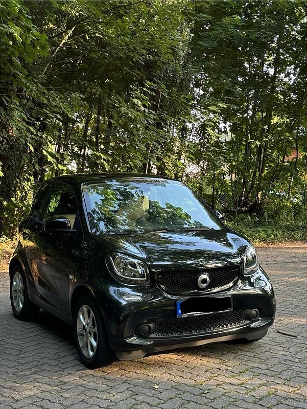 Schwarz Gebraucht 2015 Smart ForTwo Coupé Kleinwagen | 8.500 € - Bild 1/4