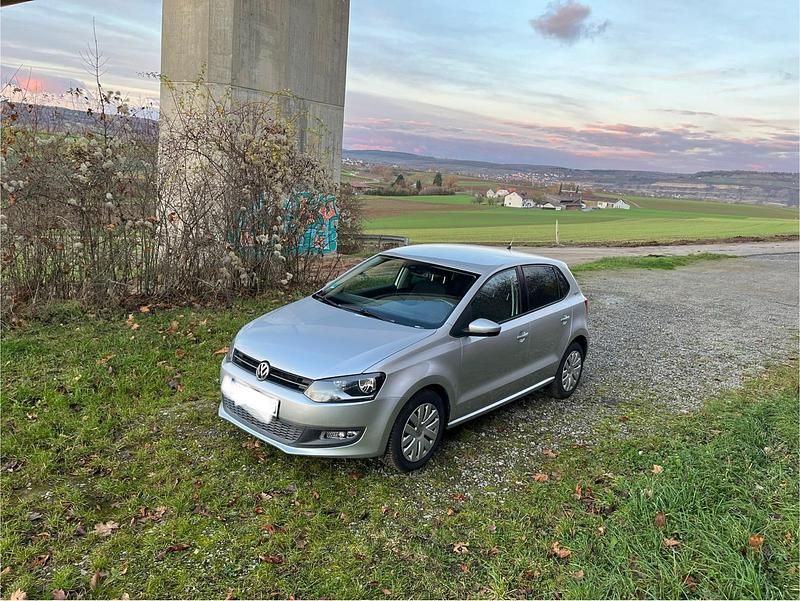 Silber Gebraucht 2011 VW Polo Team Kleinwagen | 6.699 € (Fairer Preis) - Bild 1/4