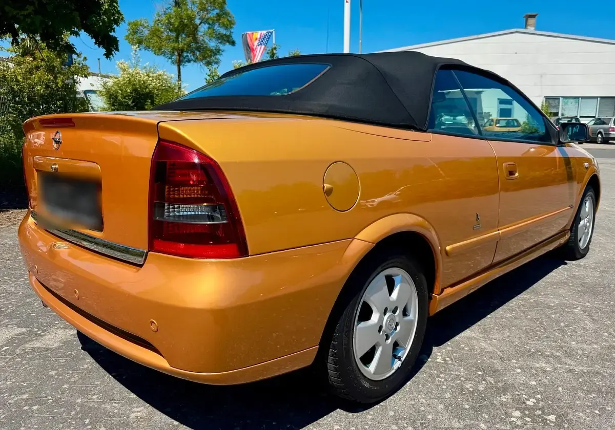 Używany Opel Astra Cabriolet 125 KM (91 kW) 2003 Złoty Kabriolet