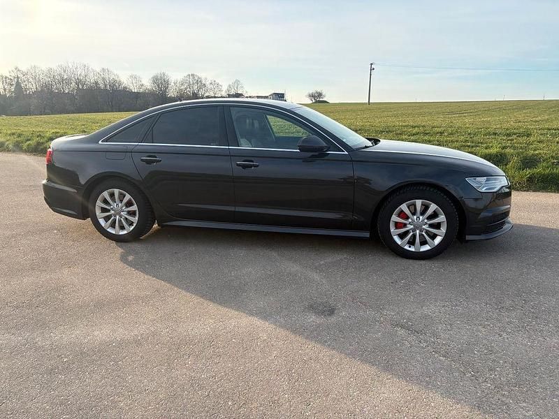 Gebraucht Audi A6 Ambiente 218 PS (160 kW) 2017 Grau Limousine