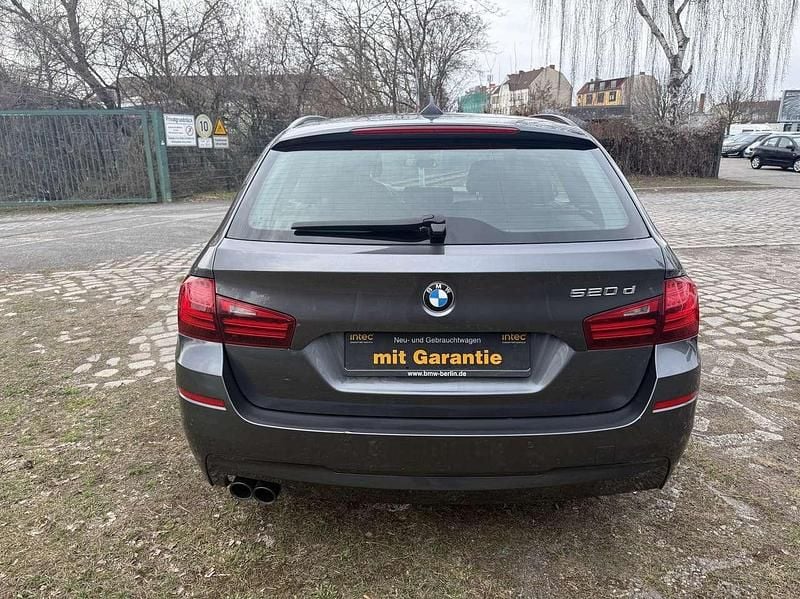 Gebraucht BMW 520 190 PS (139 kW) 2016 Mineralgrau metallic Kombi